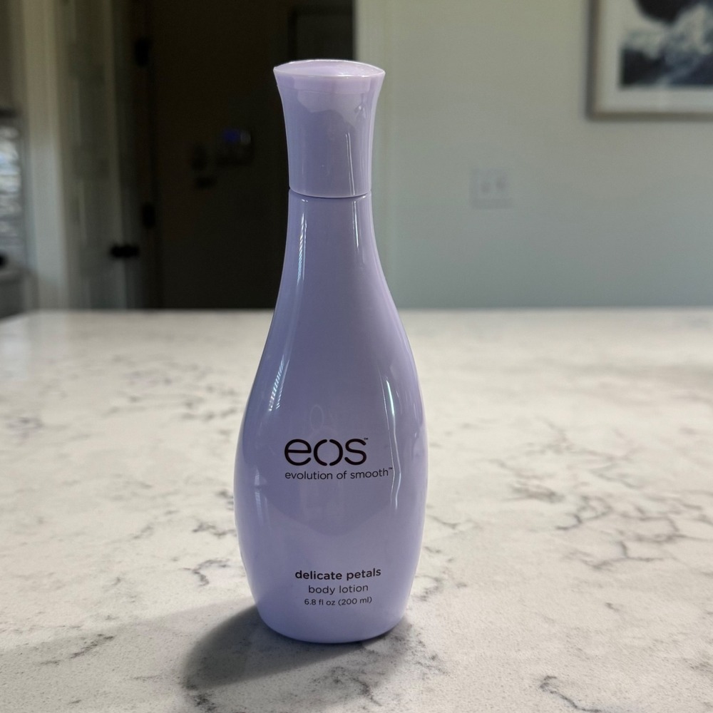 New EOS Delicate Petals Body Lotion 6.8 oz Discontinued Deadstock Full 7.23oz